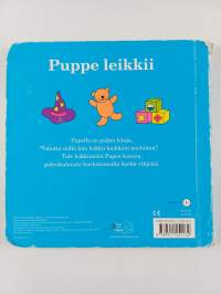 Puppe leikkii