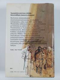 Etäällä vihreät niityt