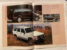 Auto uutiset 1992 nr 2 -Nissan asiakaslehti (Nissan, Chrysler), Nissan 100NX, Chrysler Grand Voyager SE