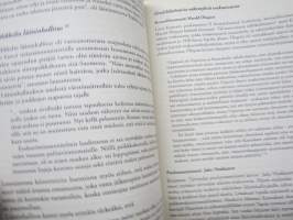 Karjalan kannaksen evakuointi - Evakuointisuunnitelmat 1922-1944 ja evakuointien karu todellisuus