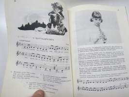 Tie musiikkiin - Musica  II, laulukirja nuotein, kaikki laulujen nimet näkyvät kohteen kuvissa