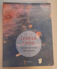 Lempeä linssi : Valokuvaus tienä hiljaisuuteen