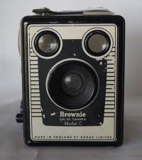 Kamera Kodak Brownie SIX - 20 Model C , toimii