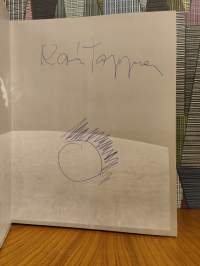 Kain Tapper : Sara Hildenin taidemuseo 22.9.2001-13.1.2002 = Kain Tapper : Sara Hilden Art Museum 22.9.2001-13.1.2002 (signeerattu)