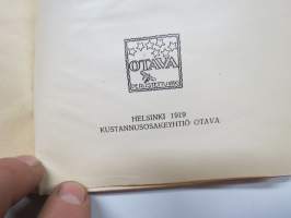 Ampumaoppi - Upseerin käsikirjasto III, kolmen linjan kivääri m/1891 20 sivun perinpohjainen esittely kirjan alussa