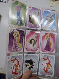 Disney Princess Trading Card Game -keräilykorttien kirja