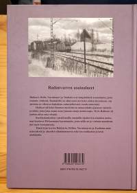 Kylät kiskojen kolkkeessa : Hakkarin, Hollon, Nurmisaaren ja Tuulialan kylähistoriikki