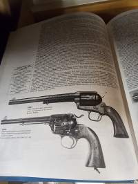 Military Smallarms of the Twentieth CenturyKaikki maailman aseet. Venäjän kielinen