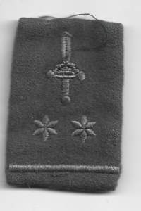 Sotilasvirkamies teknikko 2 tähteä ja yliupseerin 1 viiva  hiha-arvomerkki m 1941 1 kpl  arvomerkit