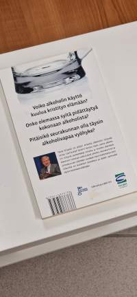 Rohkeasti täysin raitis