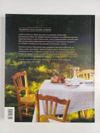 Käykää pöytään! : reseptejä vuoden juhliin