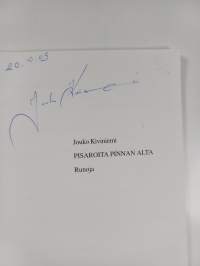 Pisaroita pinnan alta (signeerattu)