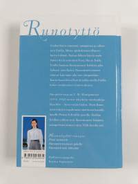 Runotyttö maineen polulla