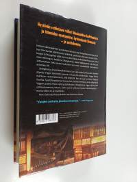 Miehemme Shanghaissa : jännitysromaani