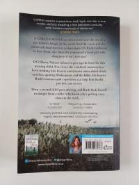 The crossing places : a Dr Ruth Galloway mystery