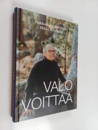 Valo voittaa : poikkeusajan päiväkirja (signeerattu, tekijän omiste)