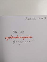 Sydänkompassi : aikamatka unohdettujen satujen ja risteävien polkujen maahan (signeerattu, tekijän omiste)