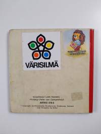 Apina kävelyllä