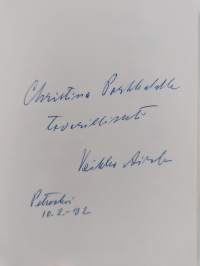Valoisaa ja pimeää : kuvauksia kovan kohtalon ihmisistä (signeerattu, tekijän omiste)