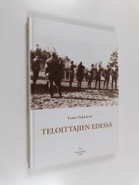 Teloittajien edessä : ihmiskohtaloita Karjalohjalla, Sammatissa, Nummella, Pusulassa, Nurmijärvellä, Vihdissä ja Inkoossa 1918 (signeerattu)