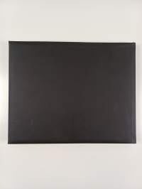 Audi R8 : limited edition aluminum book (numeroitu)