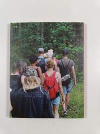 jaloista käsin : the world perceived through the feet