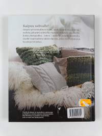 Sohvan sylissä - neulottu torkkupeitto ja muuta pehmeää