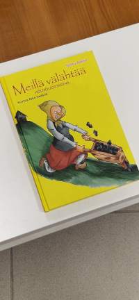 Meillä välähtää : hölmöläistarina
