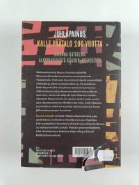 Ihmisiä telineillä