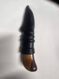 Pikku Puukko hiilitetäräs käsin taottu
