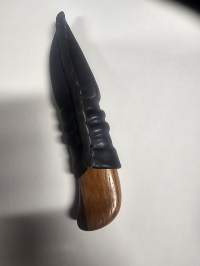 Pikku Puukko hiilitetäräs käsin taottu