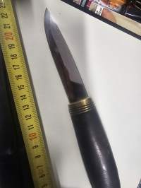 Puukko hiilitetäräs käsin taottu