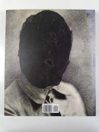 The commissar vanishes : the falsification of photographs and art in Stalin&#039;s Russia