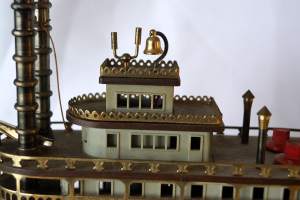 Mark Twain Missisippi Jokilaiva River Boat - pienoismalli muovia ja metallia 30x19x7 cm