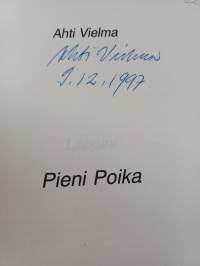Pieni poika (signeerattu)