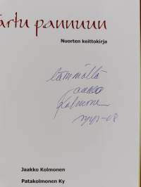 Tartu pannuun : nuorten keittokirja (signeerattu)