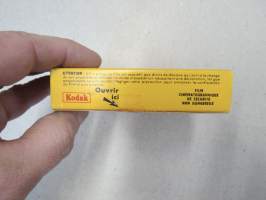 Kodak  - Kodachrome II 16 mm värifilmi, käyttämätön - täysin avaamattomassa pakkauksessa, pakkaus päivätty lokakuu 1964
