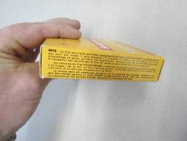Kodak  - Kodachrome II 16 mm värifilmi, käyttämätön - täysin avaamattomassa pakkauksessa, pakkaus päivätty lokakuu 1964
