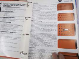 Rakentajan kansio vuodelta 1966, sisältää ohjeita ja määräyksiä, vihjeitä suunnitteluun ja toteutukseen, tuotemainoksia...