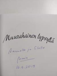 Muurahainen lypsyllä : Suomen viehättävin ötökkäkirja (signeerattu, tekijän omiste)