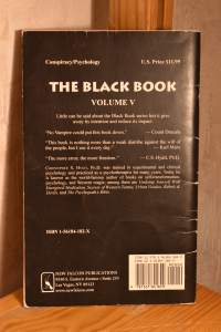 Dr. Hyatt&#039;s The Black Book Volume V - A Day at the Zoo (signeerattu)