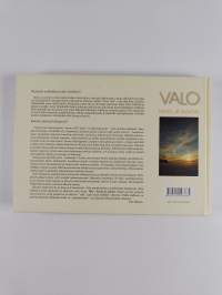 Valo kuvin ja sanoin (signeerattu)