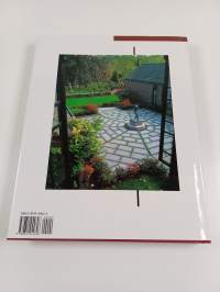 Saarinen house and garden : a total work of art