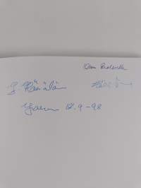 Vanhaa ja uutta Joensuuta : kolmen sukupolven valokuvat (signeerattu, tekijän omiste)