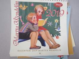Martta Wendelin kalenterit 2012-2022 (2015 puuttuu välistä), nostalgiset kuvitukset