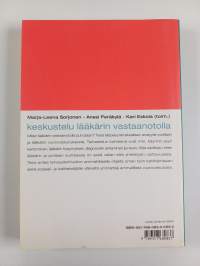 Keskustelu lääkärin vastaanotolla