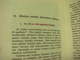Rakkaat pienokaisemme - kirja äideille ja kasvattajille