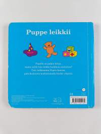 Puppe leikkii