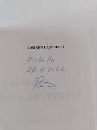 Lasinen labyrintti (signeerattu, tekijän omiste)