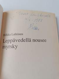 Leppävedellä nousee myrsky (signeerattu, tekijän omiste)